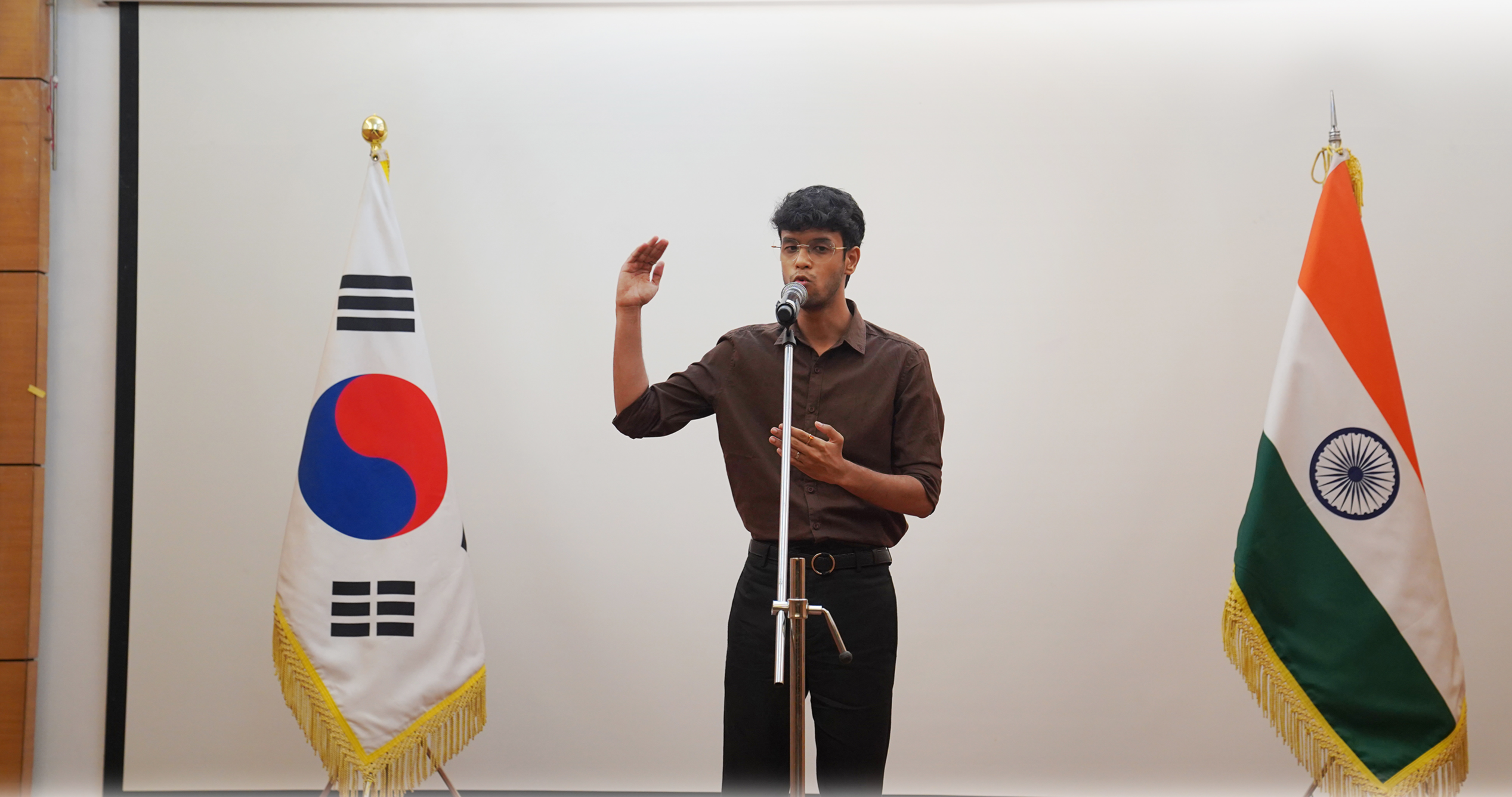 준우승의 영예를 얻은 베단쉬 바르쉬니의 사진