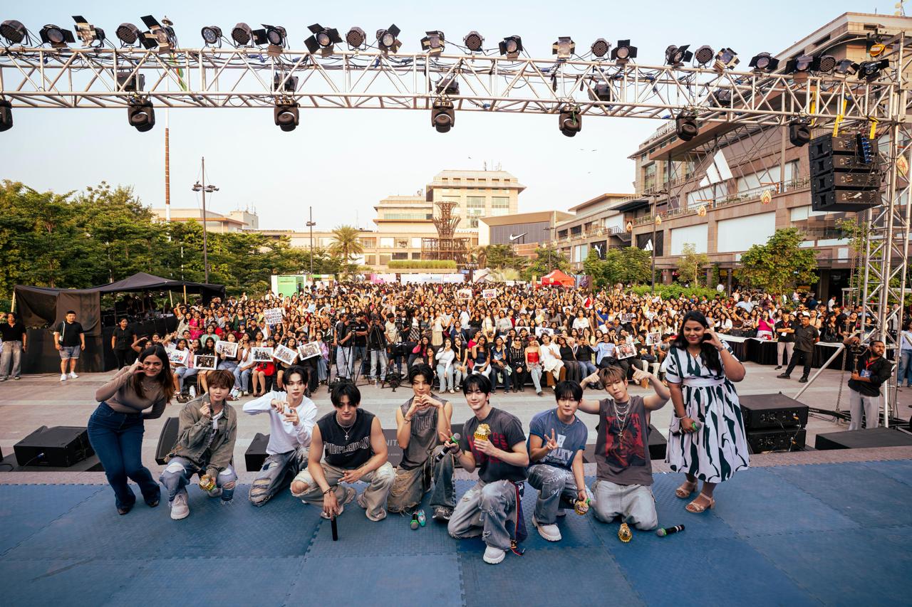 Younite fan meeting with Indian fans